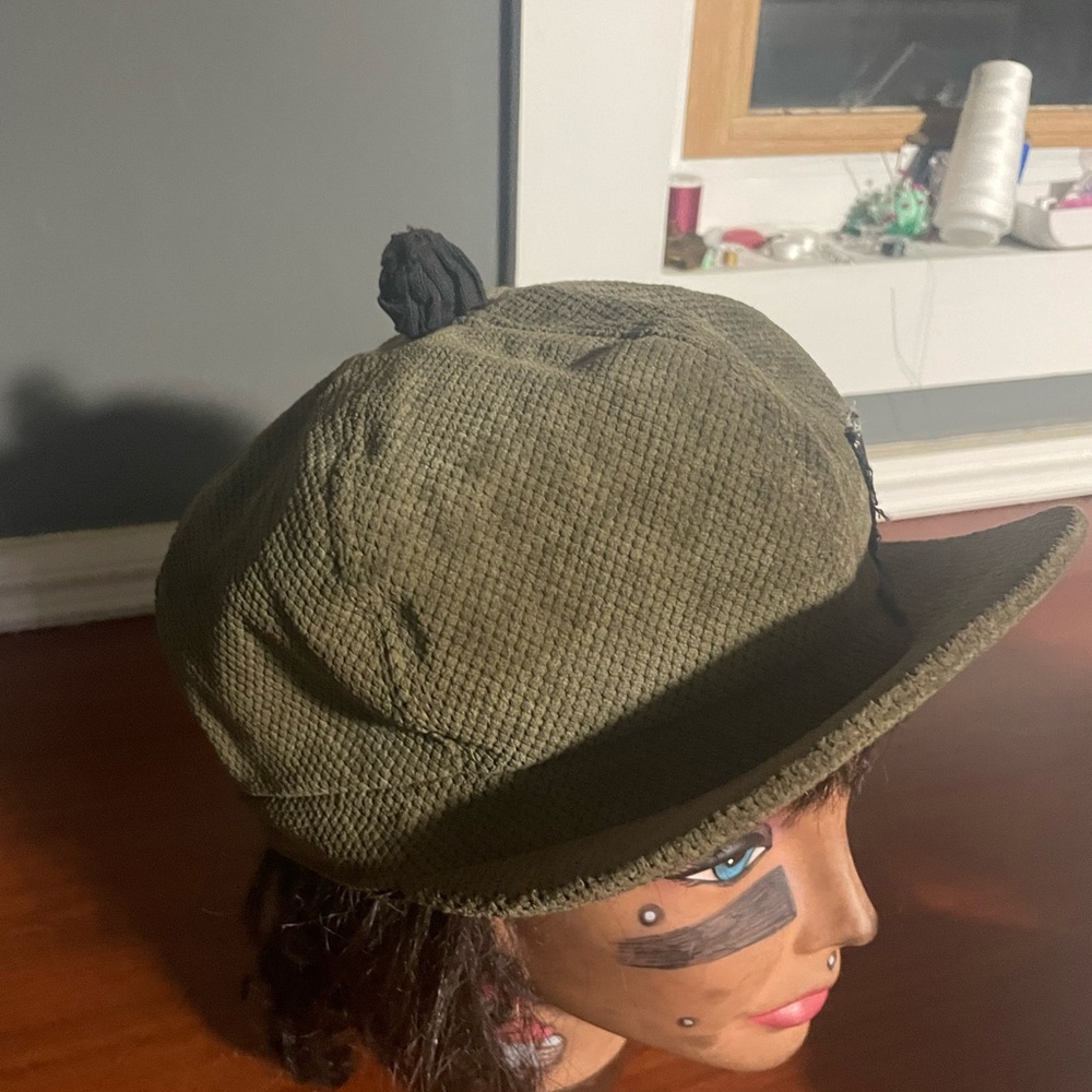 Green hat - Picture 3 of 5